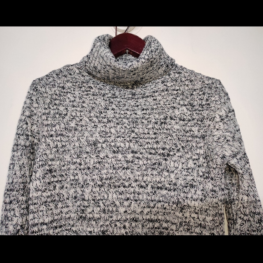 Black & white knit Turtleneck sweater - Picture 7 of 10